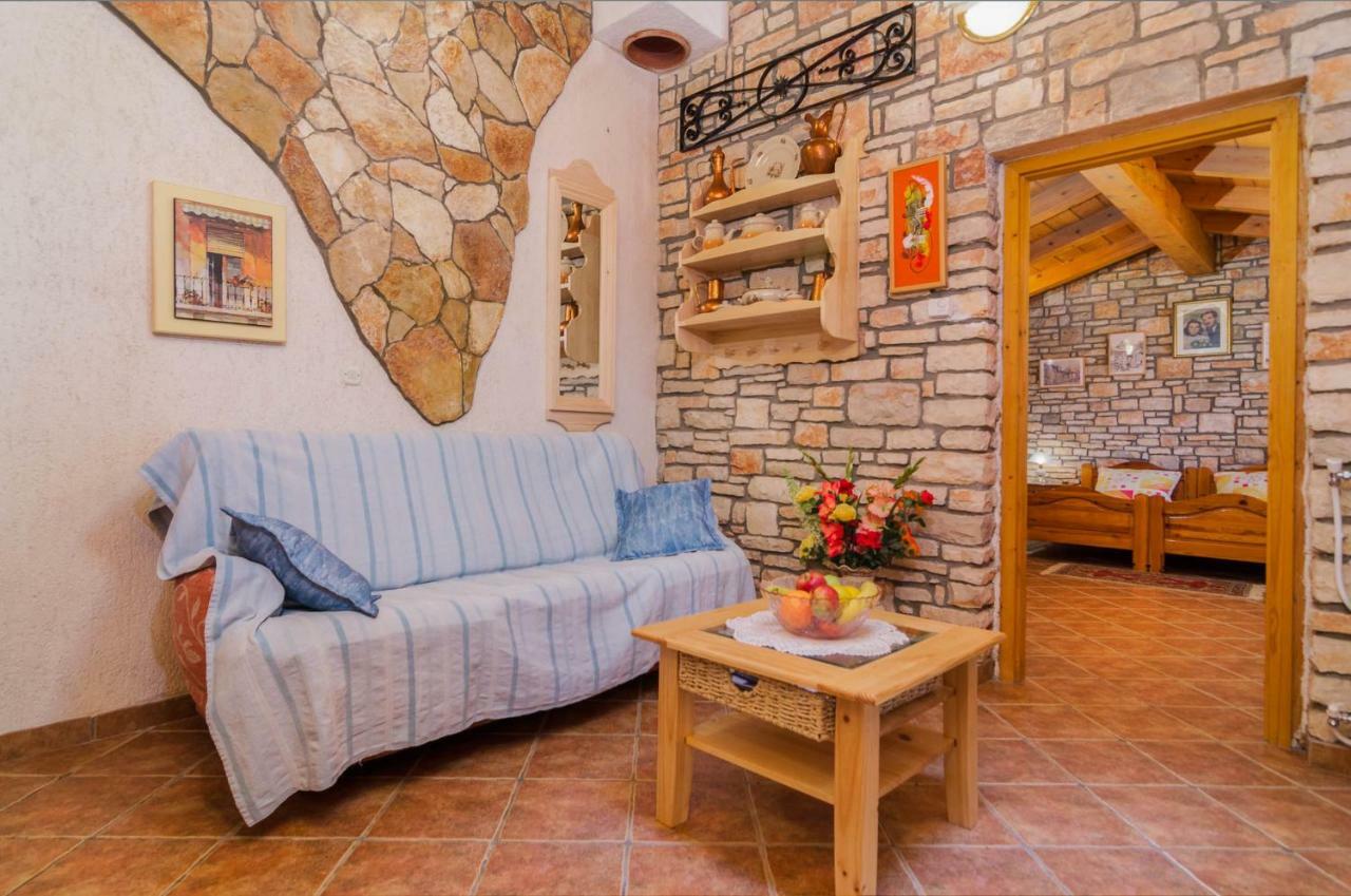 Apartments Marija & Pepa โรวีน ภายนอก รูปภาพ